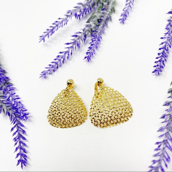 Vintage 80s Honeycomb Mesh Gold Tone Clip On Dangle Earrings - Picture 2 of 4